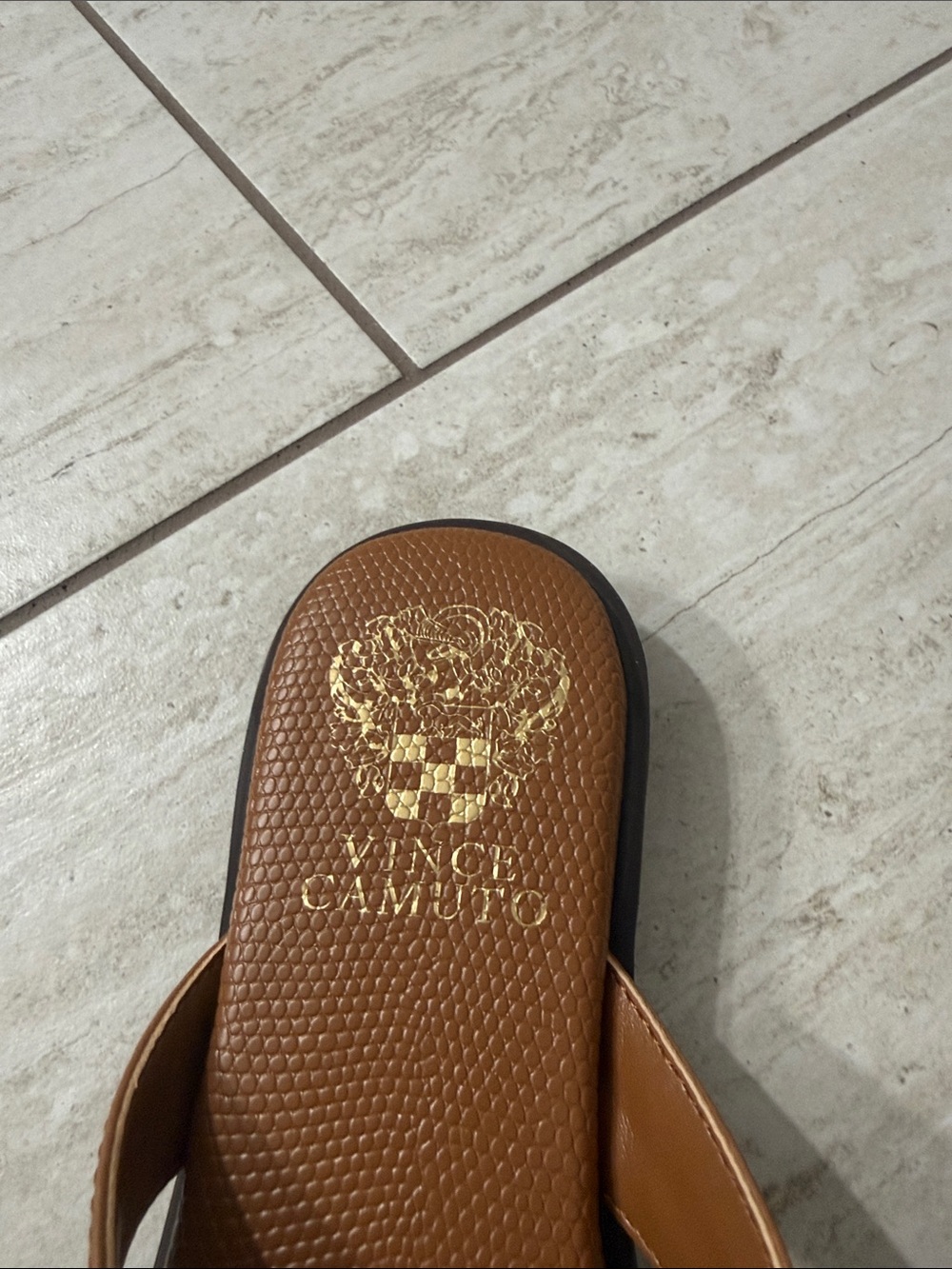 Vince Camuto Tan Leather Flip Flop Sandals with Gold Accent size 7.5 or 38 - Picture 3 of 7